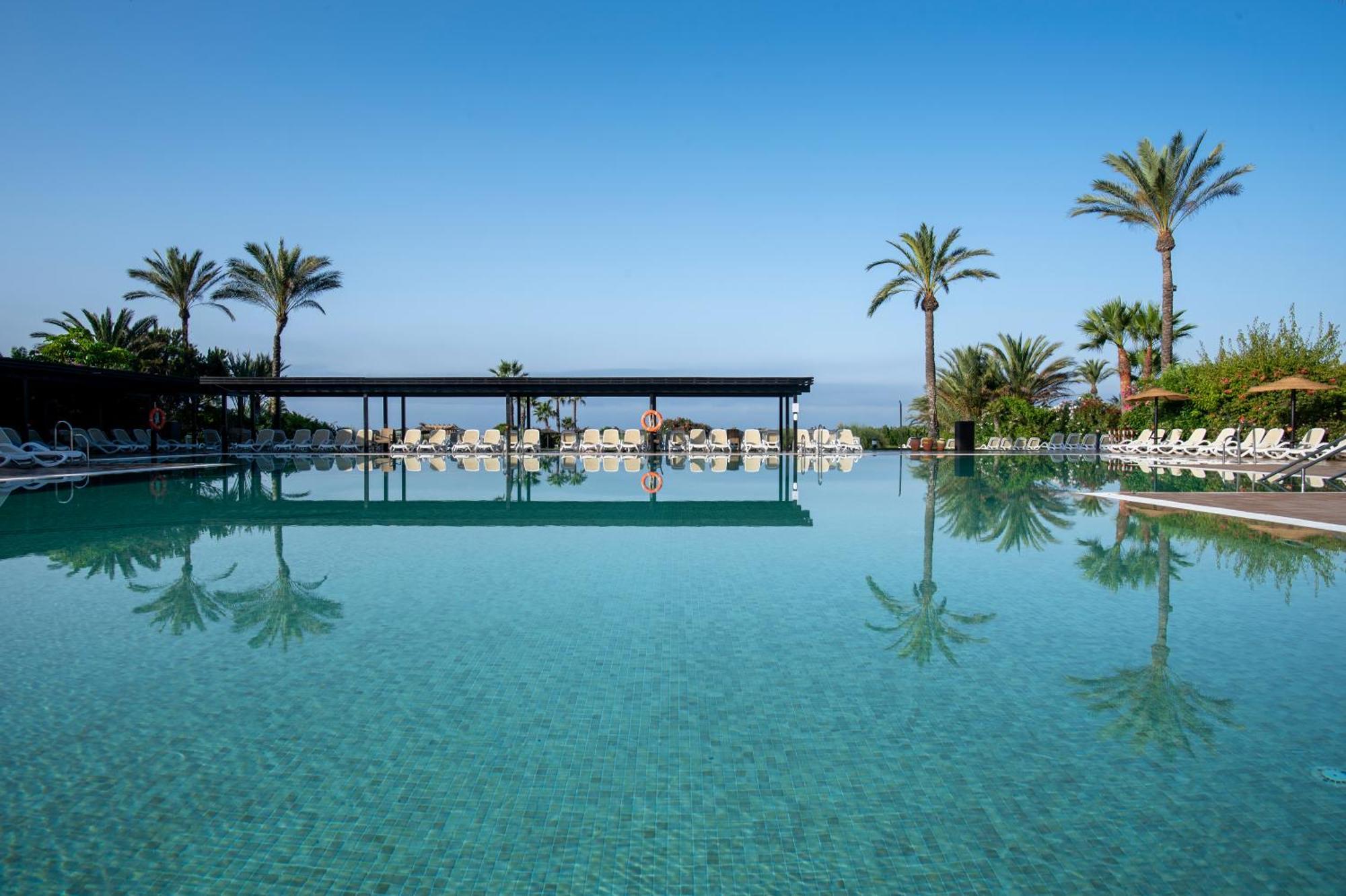 Отель Impressive Playa Granada Golf Мотриль Экстерьер фото