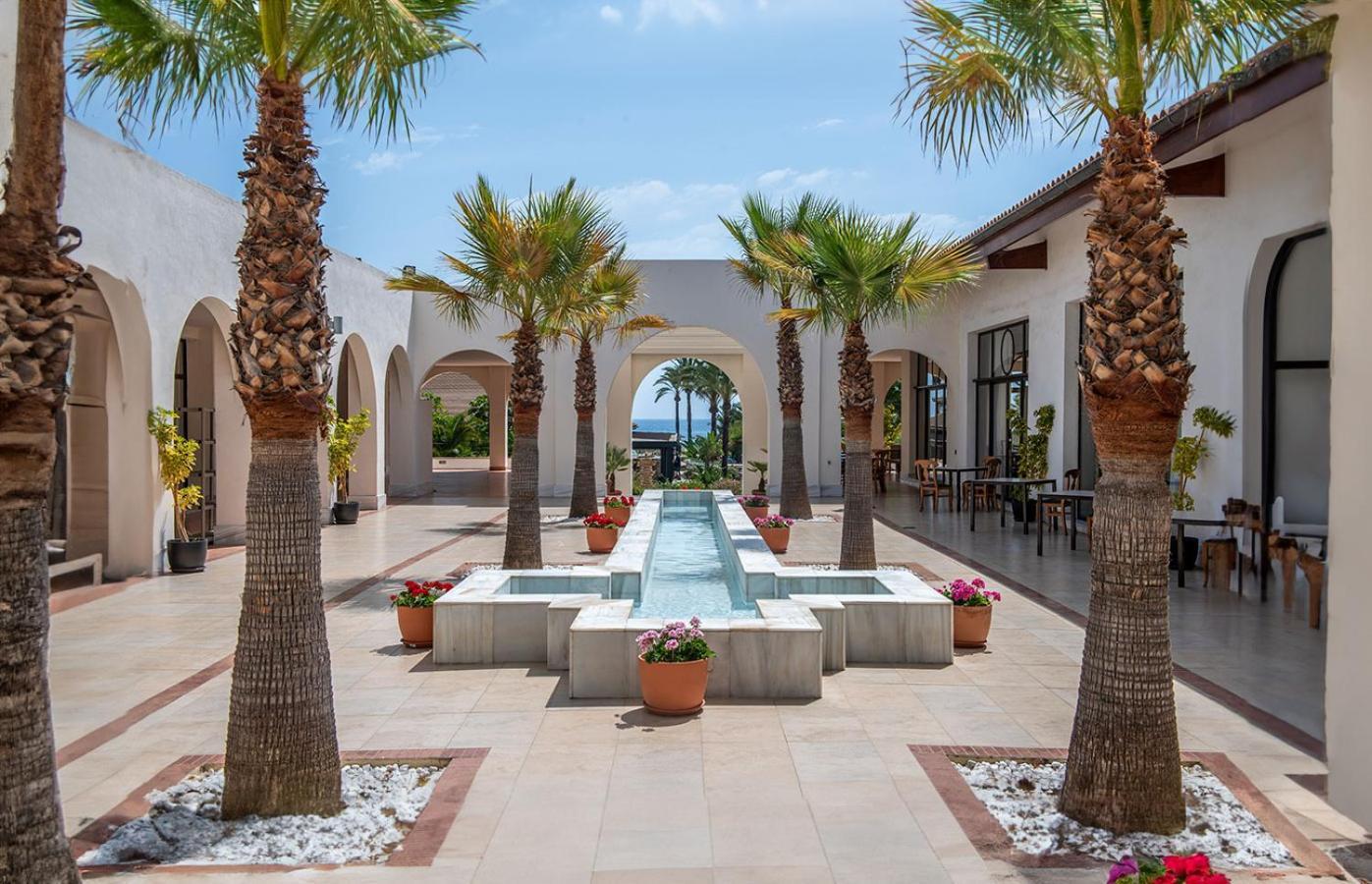 Отель Impressive Playa Granada Golf Мотриль Экстерьер фото
