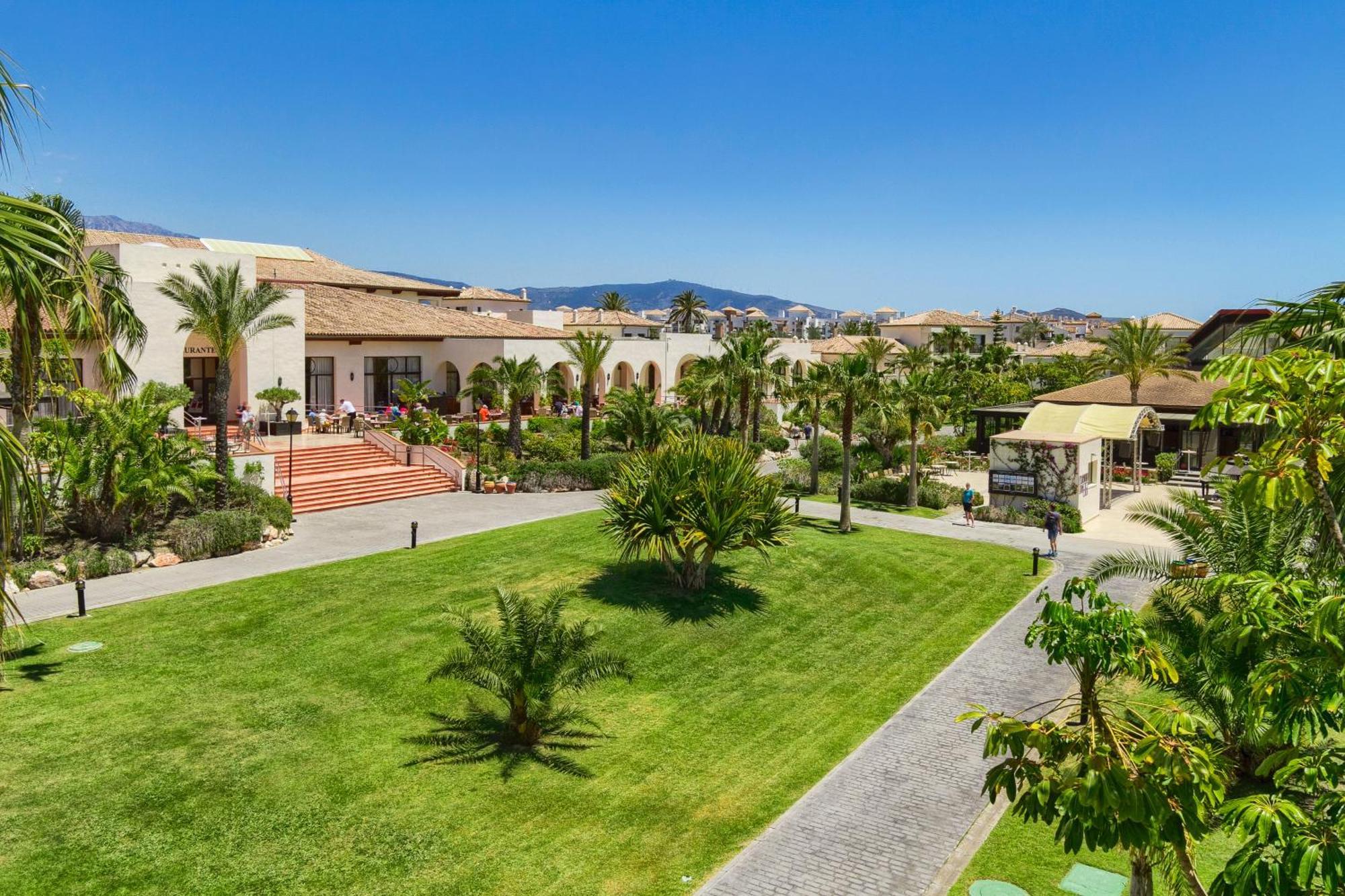 Отель Impressive Playa Granada Golf Мотриль Экстерьер фото